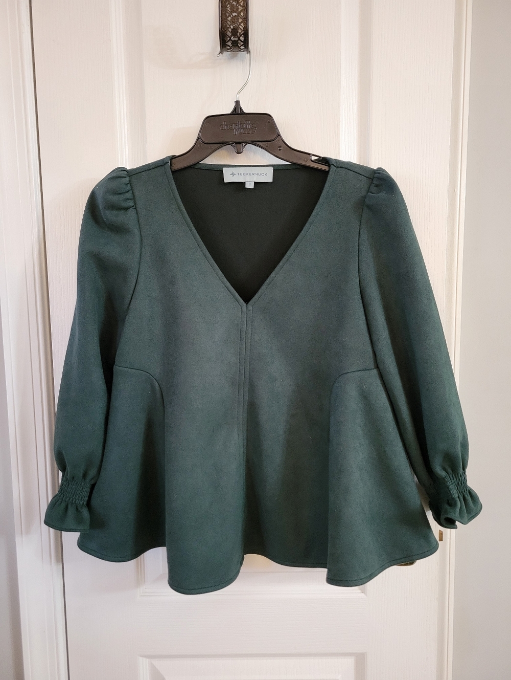 Tuckernuck Malachite Suede Easton Blouse Green V-Neck Swing Top Size Small